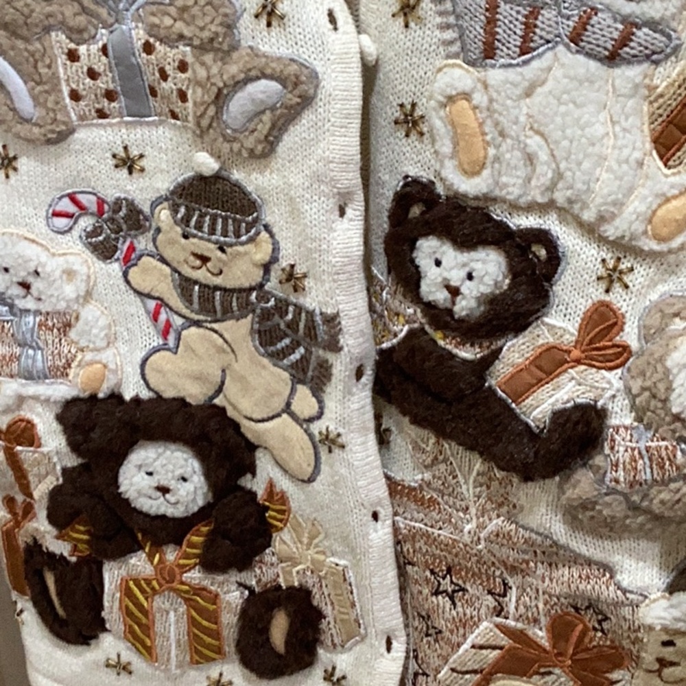 Bear sweater cream, color size small